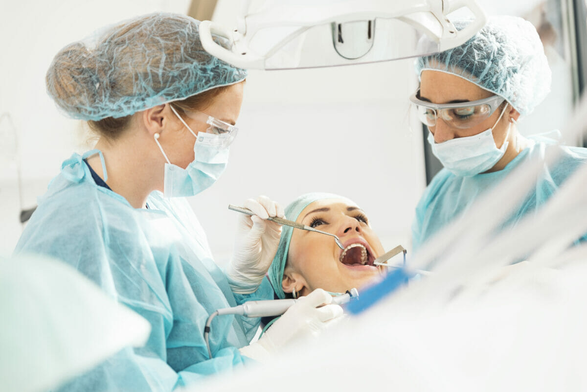 Dentists-with-a-patient-during-1200x801.jpg